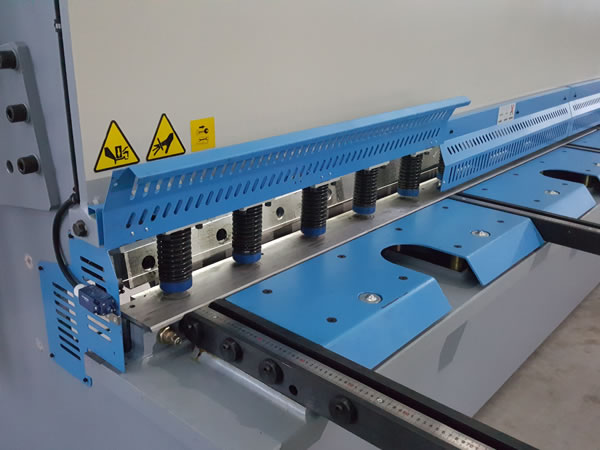 Máquina de corte hidráulica CNC