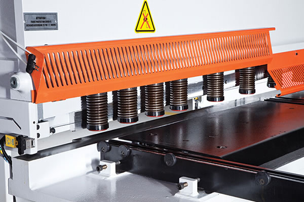 Guilhotina hidráulica CNC com inclinação variável DC/MS8 Series