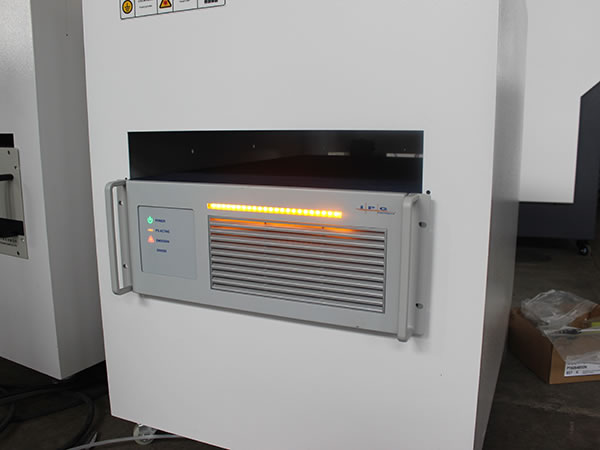 Máquina de corte a laser de fibra 500w com laser de fibra IPG